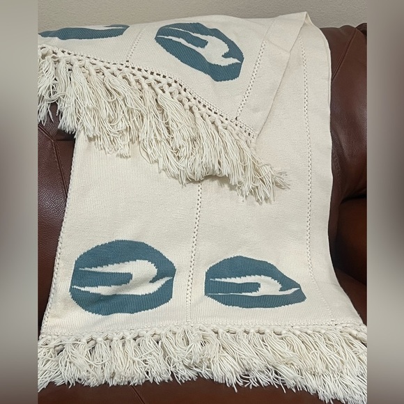 UNBRANDED Cream and Blue Fringed Throw Blanket NAUTICAL APPROXIMATELY 52 X 83 - Picture 3 of 6